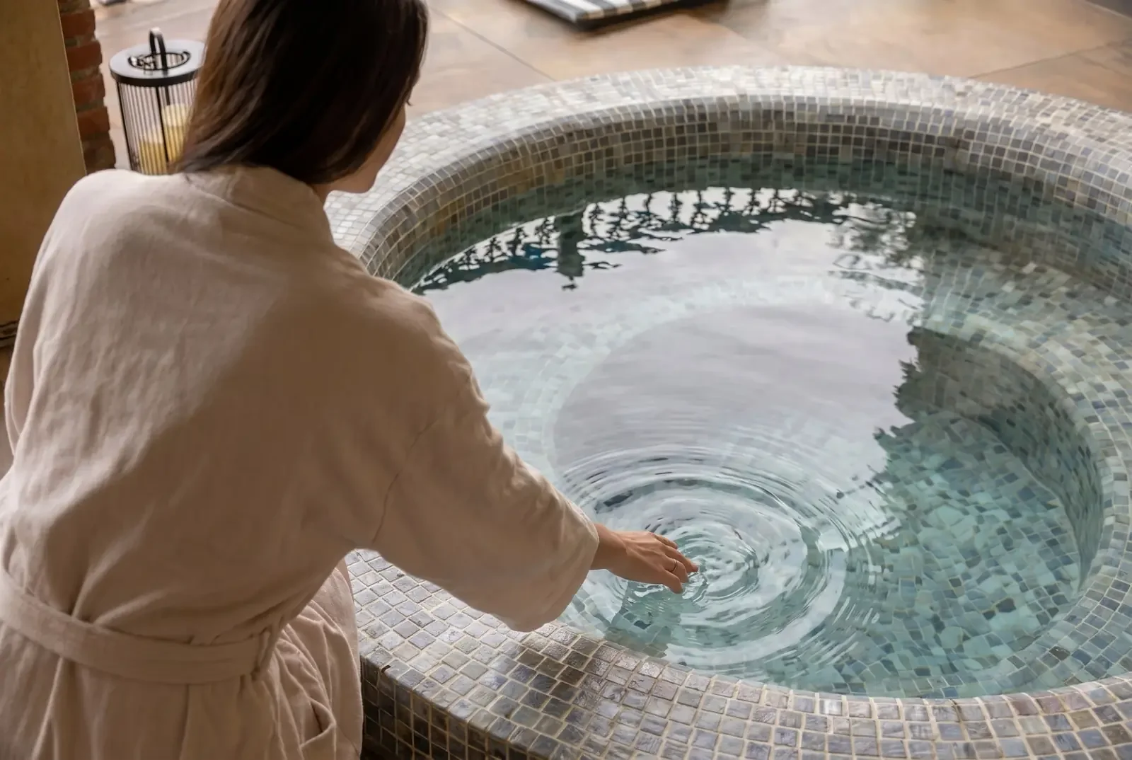 İki kişiye özel ısıtmalı relax havuz ve teras