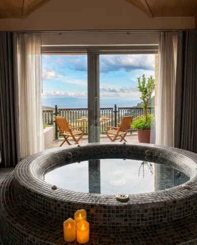 Paris Suite — Isıtmalı relax havuz, balkon ve deniz manzarası