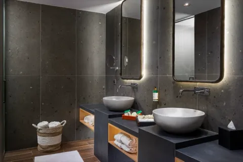 Terrace Suite — Çift lavabolu banyo